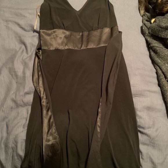 Xs (fits like a sm) black dress with back bow sash and tulle bottom detail - Picture 3 of 5